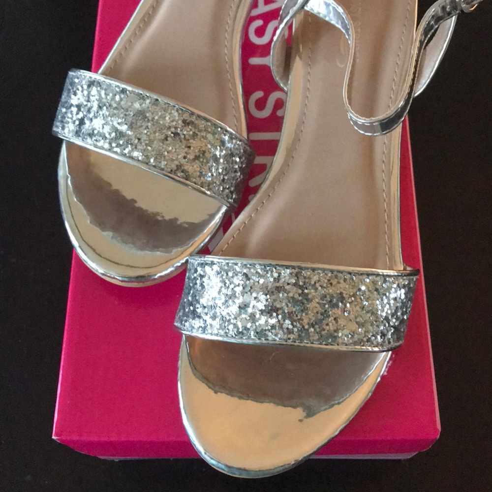 Easy Strider Shoes - Picture 3 of 4